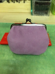 ヌバックのがま口